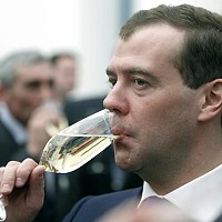 „Hectolitrii de vodcă și-au făcut efectul”. Dmitri Medvedev a fost ironizat în Cehia, după ce a atacat o senatoare de la Praga