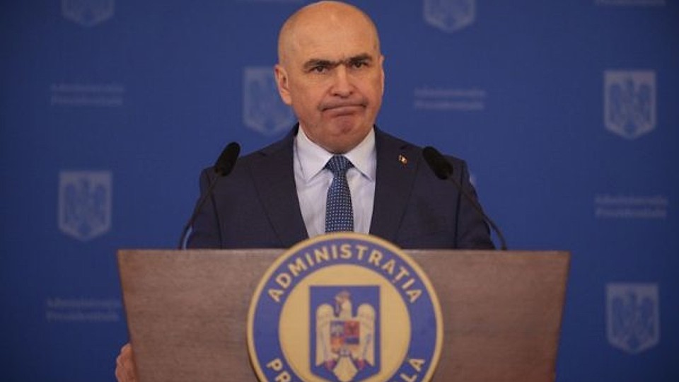 O criză manufacturată care ascunde adevărata criză structurală a României