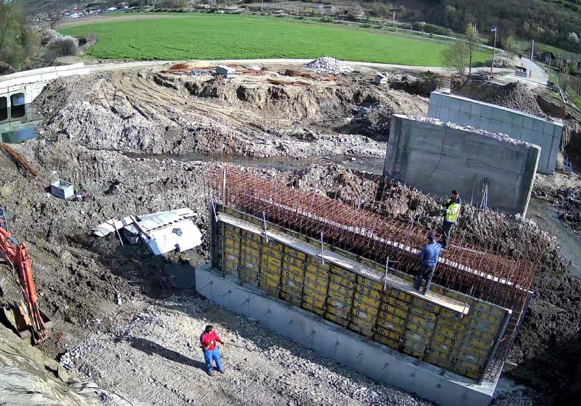 Au început lucrările de construcție a noului pod din localitatea Pâglișa