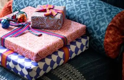 Cum să împachetezi cadouri ca un profesionist