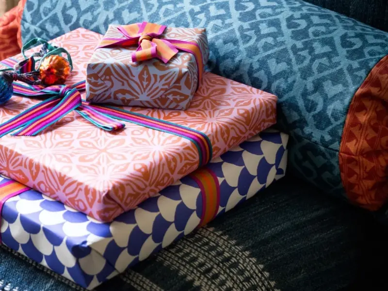 Cum să împachetezi cadouri ca un profesionist