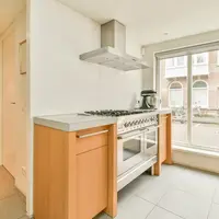 Amenajarea bucătăriei la garsonieră-cum aplici principiul less is more în acest spațiu