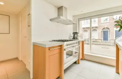 Applying "Less is More" to Kitchen Design in a Studio Apartment