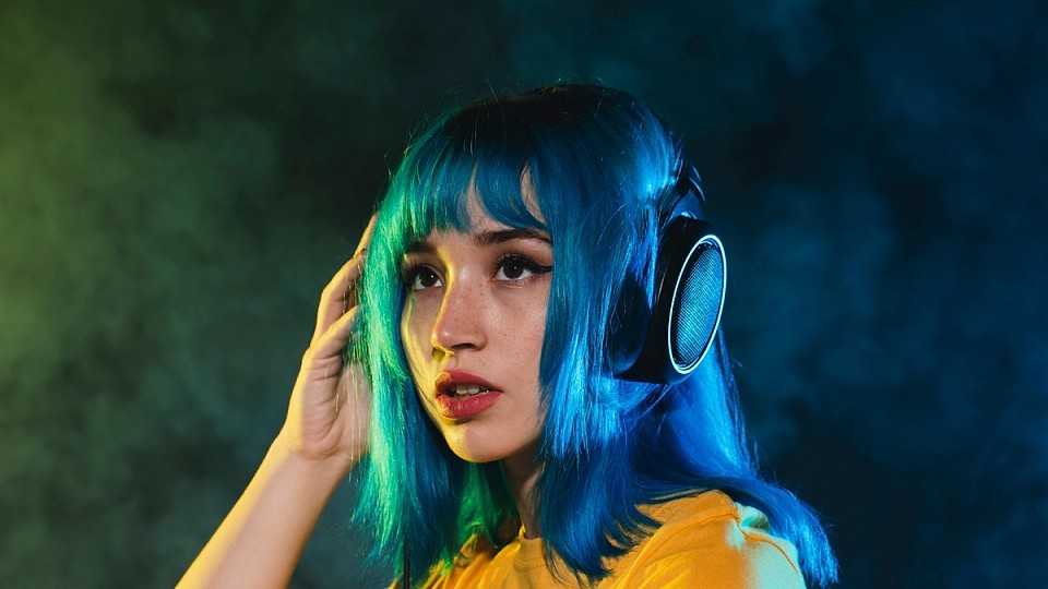 Spotify introduce eticheta AI Persona. Cum încearcă platforma să separe artiștii umani de clonele digitale