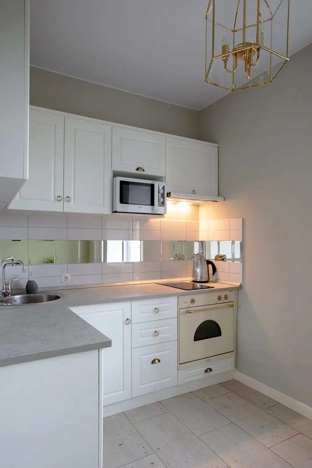 Renovare si amenajare apartament de 31 mp Accente culori pastelate