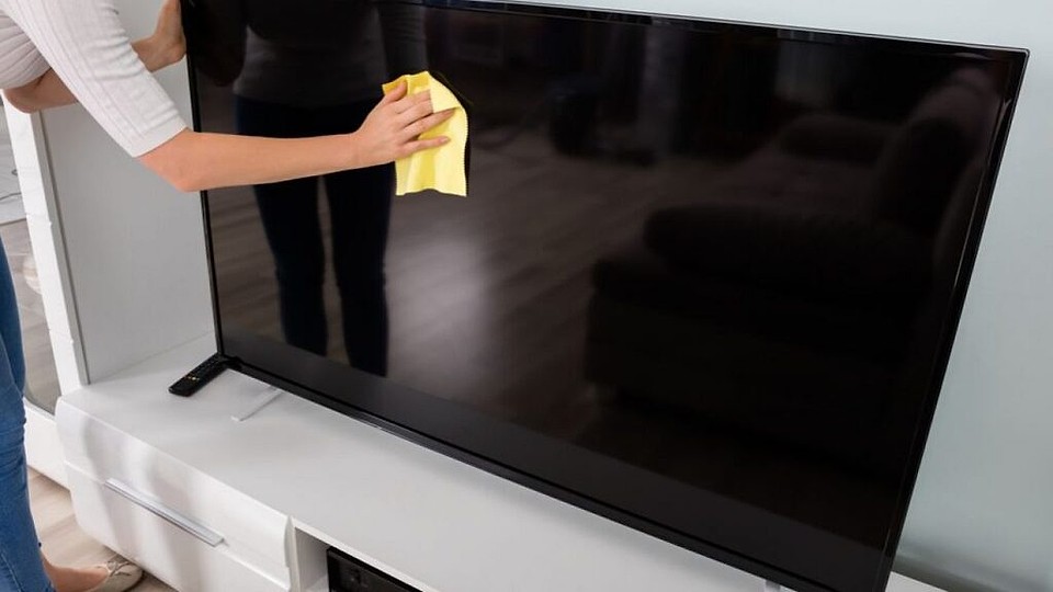 Revoluția diagonalelor mari: Televizoarele de peste 100 de inch devin noul standard pentru home cinema