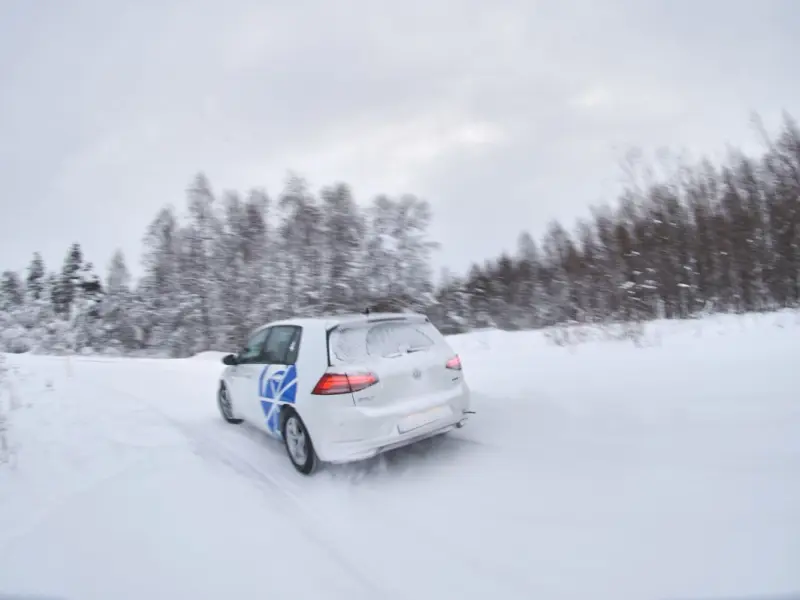 Care sunt semnele de uzură anormală a anvelopelor și cum le corectăm?