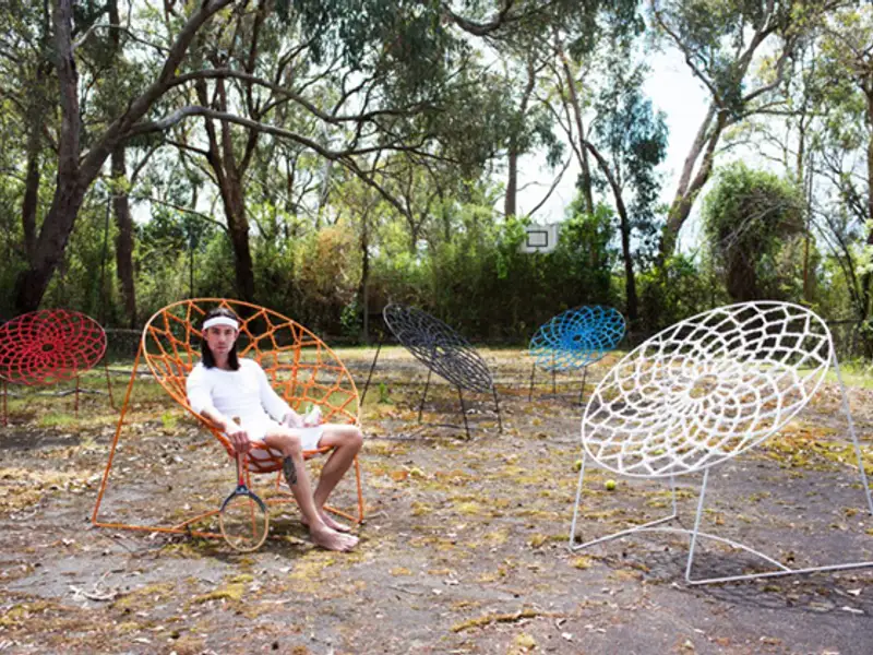 Scaune cochete din arcuri pentru o gradina de vis