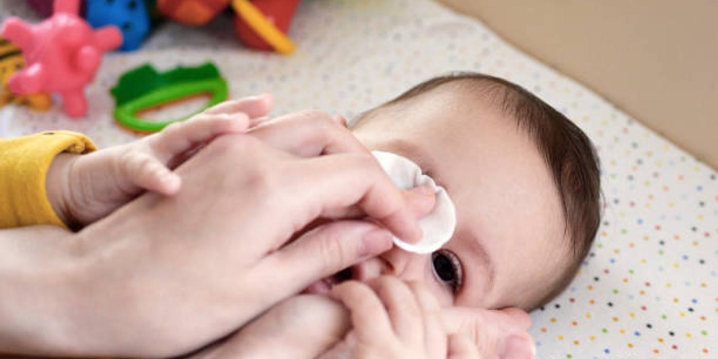 Igiena oculară la bebeluși: ghid complet pentru părinți