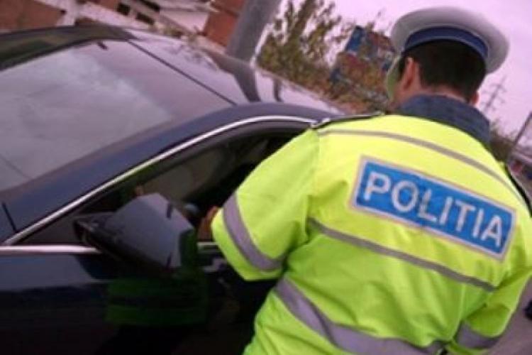 Tănăr de 18 ani, fără permis și cu plăcuțele de înmatriculare expirate, prins în Florești