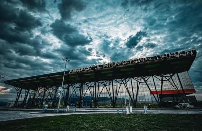 Cursă Wizz Air de la Londra către Braşov, direcţionată la Sibiu din cauza vizibilităţii reduse / Aeronava s-a întors la Braşov, iar zborul retur a plecat cu două ore întârziere