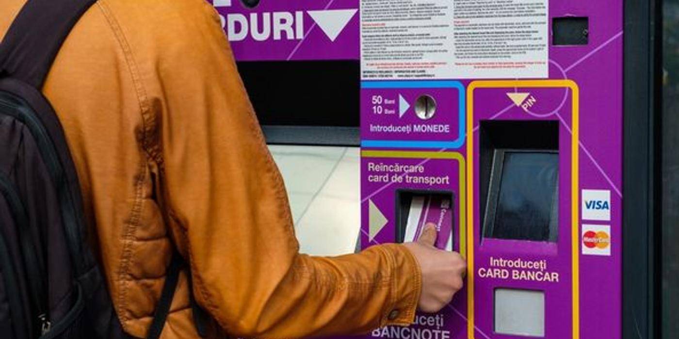 A început emiterea abonamentelor gratuite de transport pentru cei 33.500 de elevi din Cluj și din zona metropolitană