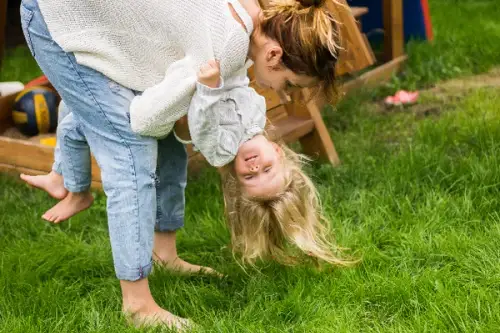 Ghid complet pentru amenajarea locului de joacă ideal în curtea casei