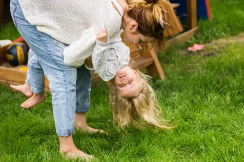 Ghid complet pentru amenajarea locului de joacă ideal în curtea casei