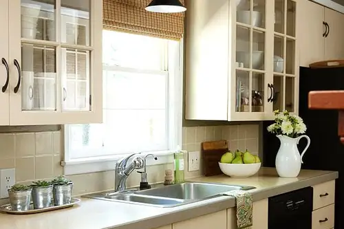 15 modele de bucatarii in paleta neutra de culori