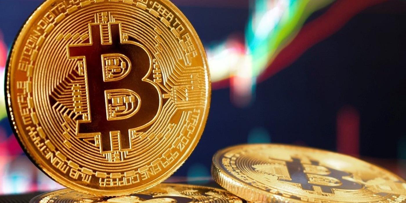 Bitcoin scade abrupt și atinge valoarea minimă din aprilie anul trecut