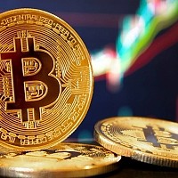 Bitcoin scade abrupt și atinge valoarea minimă din aprilie anul trecut