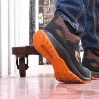 Când și de ce să optezi pentru pantofi de lucru fără bombeu metalic?