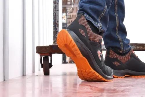 Când și de ce să optezi pentru pantofi de lucru fără bombeu metalic?