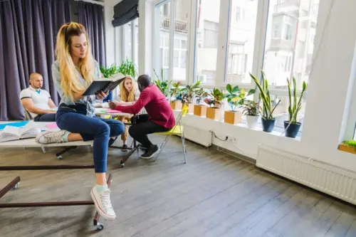 Care sunt cei mai simplii pasi penrtu a creea din livingul simplu in cel mai bun loc pentru musafiri