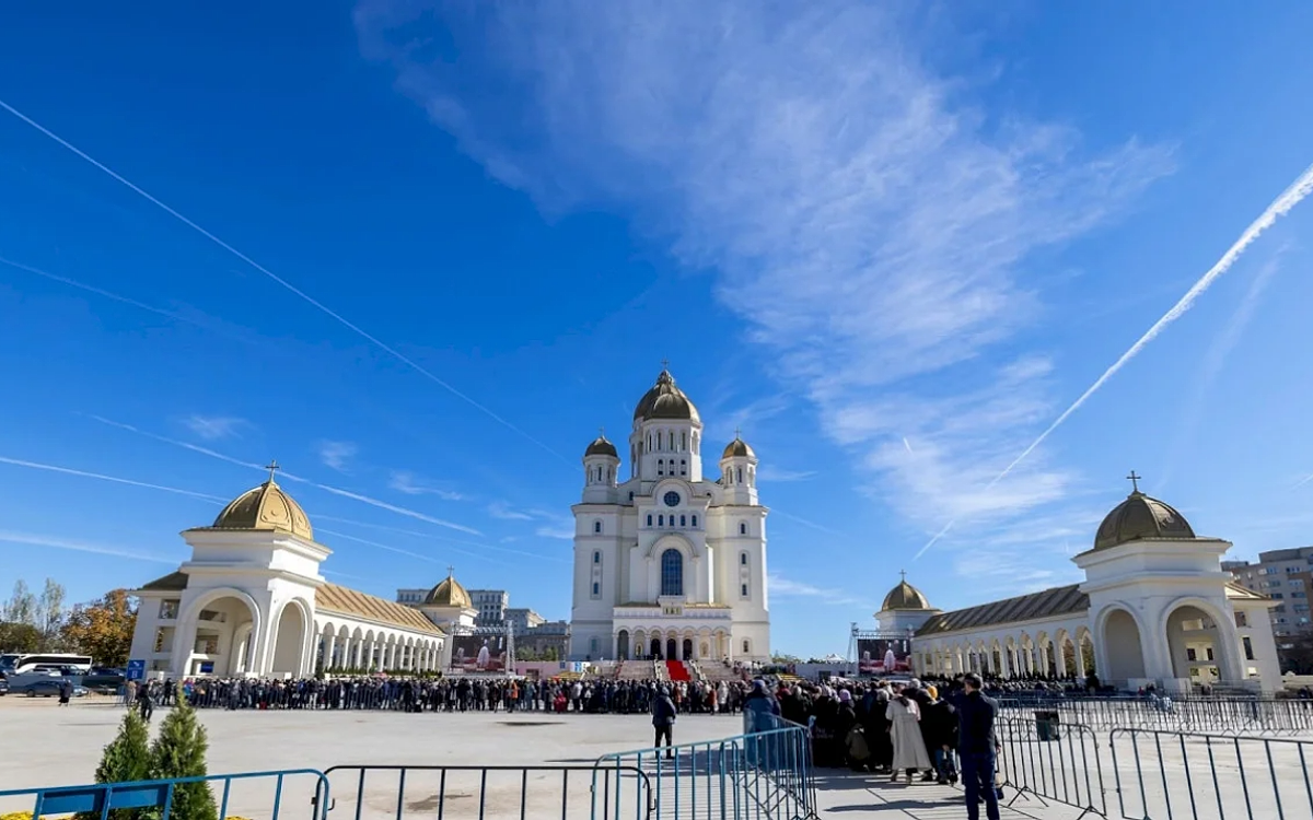 Catedrala Mântuirii Neamului își redeschide porțile