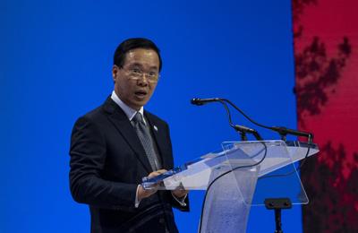 Preşedintele Vietnamului a demisionat după numai un an, ridicând semne de întrebare asupra stabilităţii unei ţări curtate de marile puteri