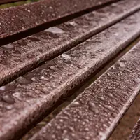 Cum să alegi mobilierul de grădină rezistent la intemperii: Sfaturi pentru a selecta piese de mobilier care să reziste schimbărilor de temperatură și umidității, dar care să adauge și stil grădinii tale