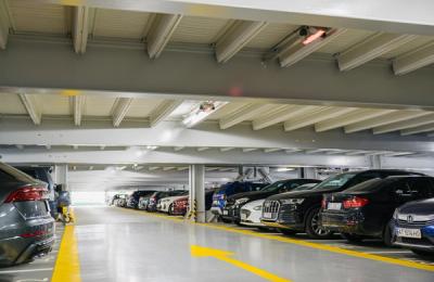 Top 4 motive pentru care șoferii de mașini electrice aleg o parcare Otopeni acoperită