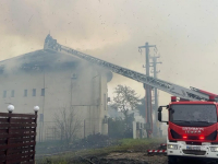 Incendiu devastator în Murighiol. Două pensiuni cuprinse de flăcări, pericol de extindere