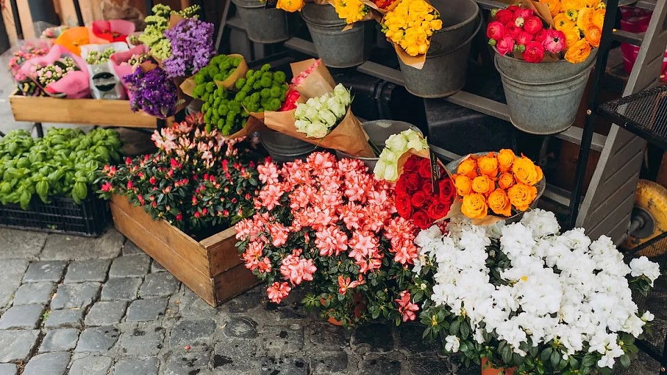 Explozie a numărului de firme din piața florilor. Câți bani fac