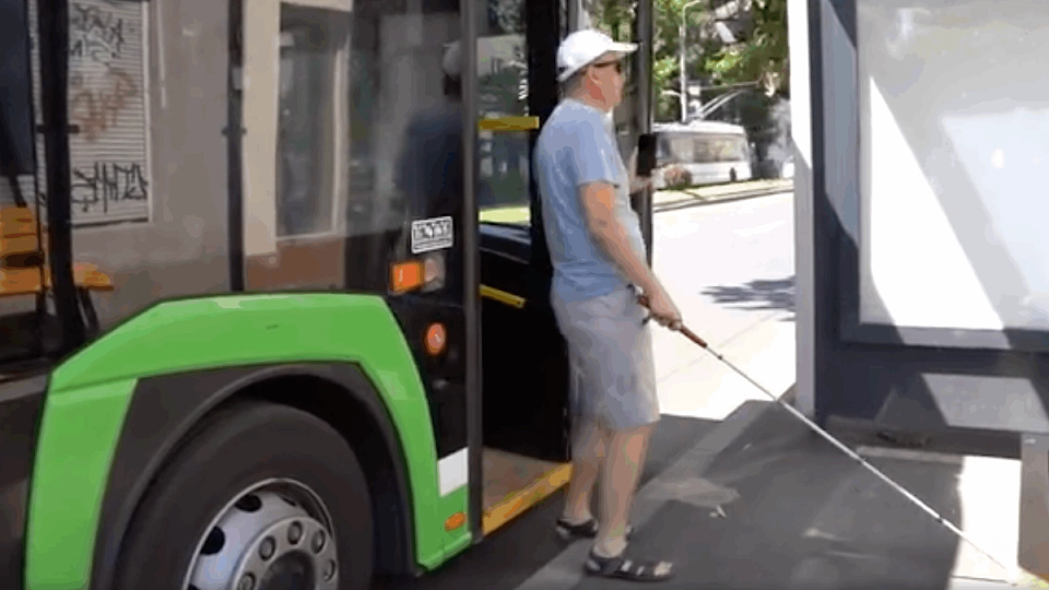 STB testează o nouă aplicație pentru nevăzători pe liniile 90 și 104