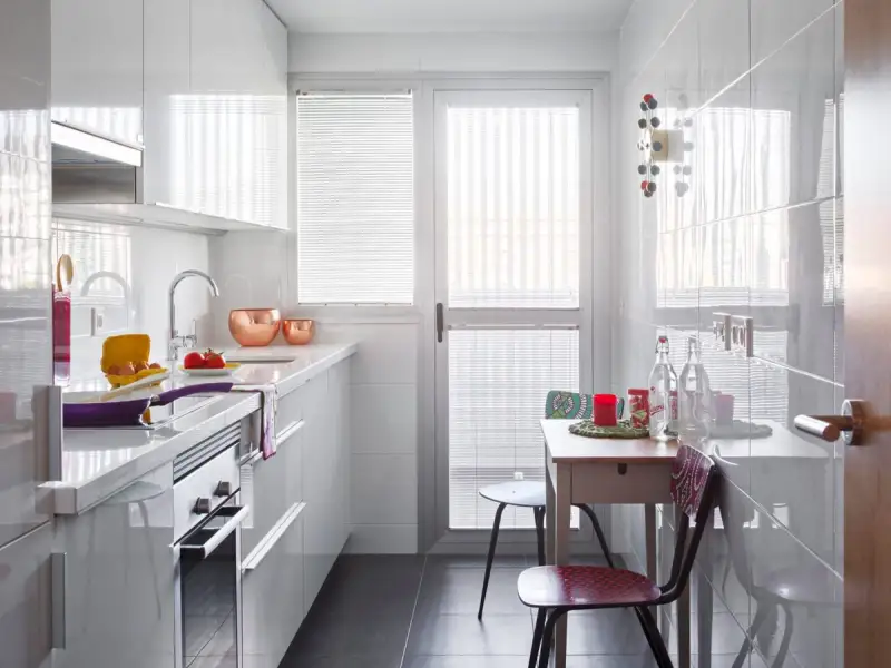 10 bucatarii moderne amenajate in spatii mici