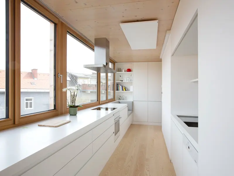 Mai aproape de nori Amenajare in nuante naturale pentru un apartament la mansarda