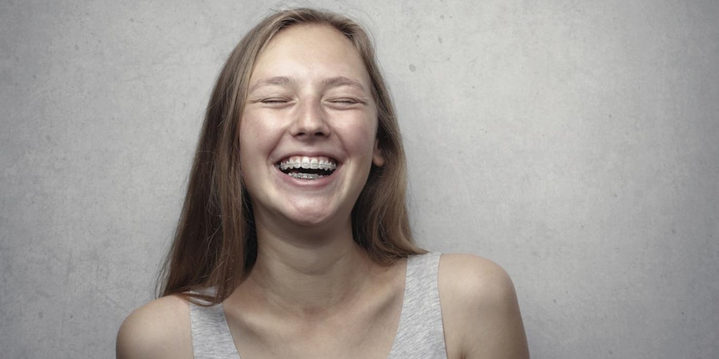 La ce să te aștepți când îți pui aparat dentar