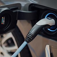Un mare producător auto se întoarce la 180 de grade față de mașinile electrice