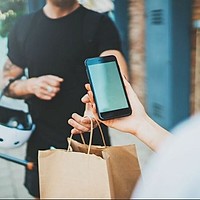 Taxa de 25 de lei pe coletele extracomunitare: De ce o sumă fixă și nu TVA de 21%?