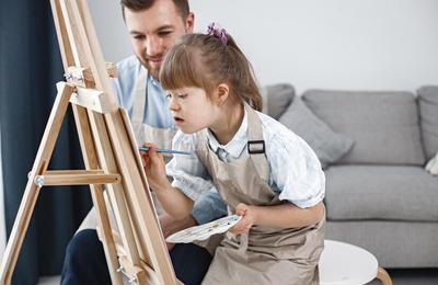 Beneficiile picturii pentru copiii cu nevoi speciale: o lume de culori și emoții