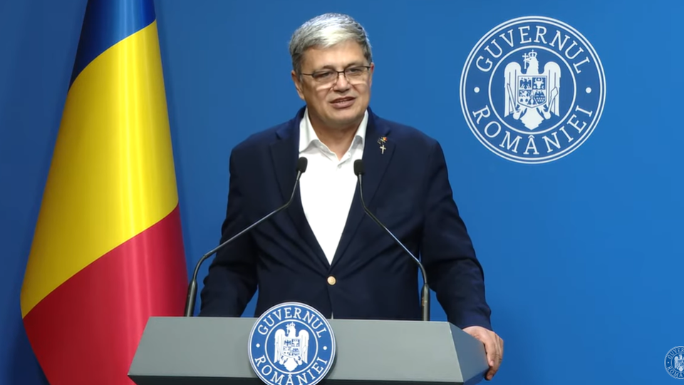 FOTO Jurnalistul Liviu Alexa prezintă dovezi că fostul ministru al Finanțelor, preotul Marcel Boloș, a trimis poze cu organul genital pe o aplicație pentru LGBT