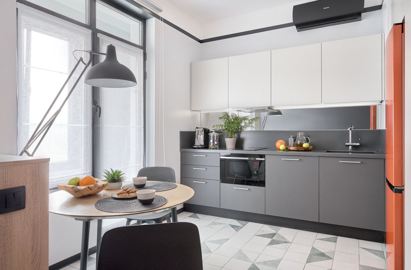 Amenajare studio modern de 31 mp in tonuri neutre