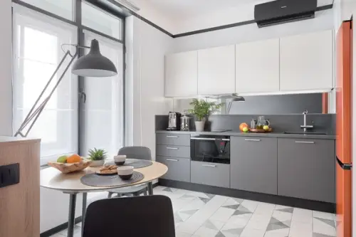 Amenajare studio modern de 31 mp in tonuri neutre