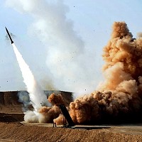 Iranul desfășoară manevre militare în preajma propriilor instalații nucleare