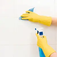 Soluții eficiente de curățare a faianței și gresiei din bucătărie