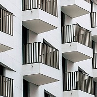 Haos în imobiliare. Investitorii susțin că prețul apartamentelor s-ar putea dubla