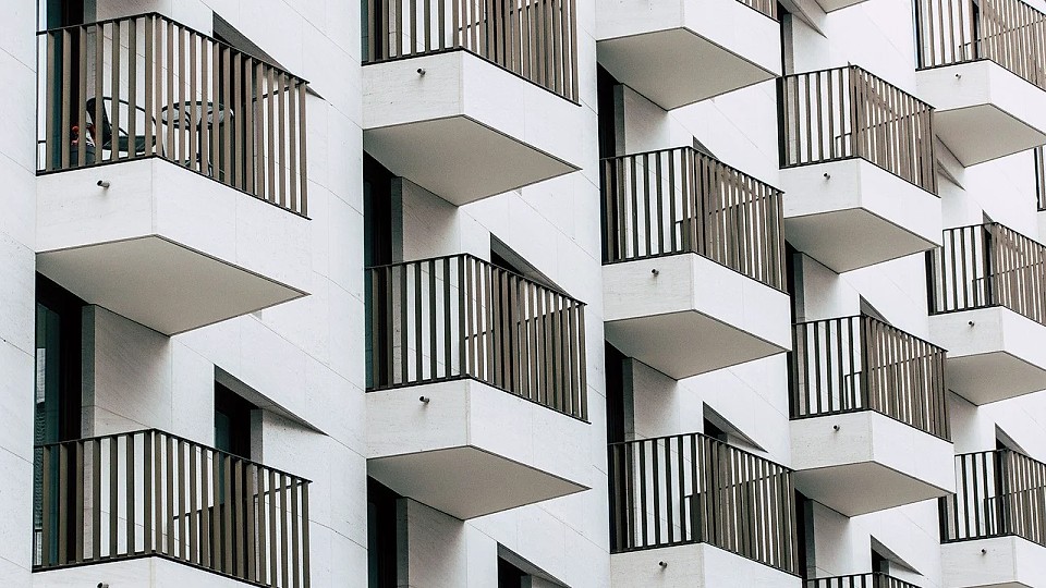 Haos în imobiliare. Investitorii susțin că prețul apartamentelor s-ar putea dubla