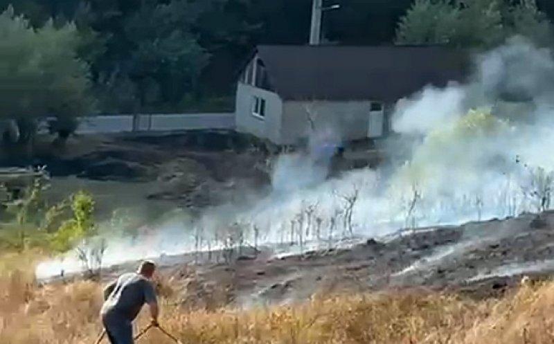 Incendiu de vegetație uscată și litieră, izbucnit în localitatea Mănășturel, comuna Cuzdrioara