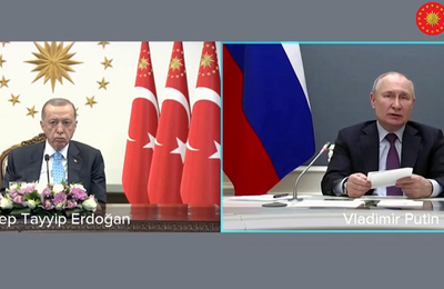 Erdogan, suferind de marţi din cauza unui virus intestinal, reapare istovit la televizor pentru a inaugura prin videoconferinţă, împreună cu Putin, prima centrală nucleară turcească. Liderul de la Kremlin îl elogiază