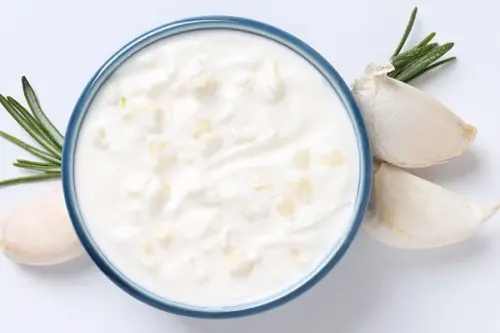 Sosul de usturoi. O călătorie culinară de la mesele faraonilor la bucătăria modernă