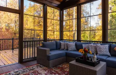 Top 20 Ideas for Decorating a Covered Terrace in Autumn