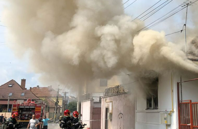 Un incendiu a izbucnit recent la acoperișul unei case de pe strada Romulus Vuia din Cluj-Napoca