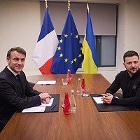 Macron a negociat cu Zelenski extragerea mineralelor rare pentru industria de apărare Trump pierde